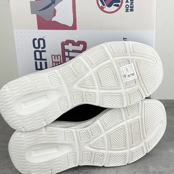 Skechers Women’s Slip On Hands Free Swift Fit Shoes Size 7.5 Worn Once Black - Picture 4 of 5